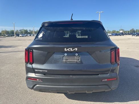 Certified 2023 Kia Sorento LX image 5