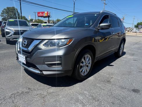 Used 2017 Nissan Rogue SV AWD/4WD image 7