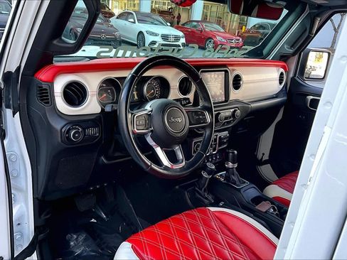 Used 2018 Jeep Wrangler Unlimited Sahara w/ Uconnect 4C Nav & Sound Group image 17