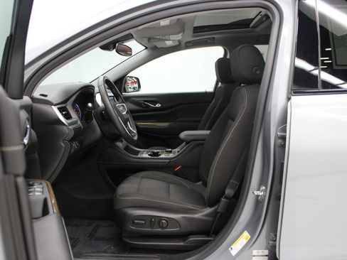 Used 2023 GMC Acadia SLE w/ Driver Convenience Package image 16