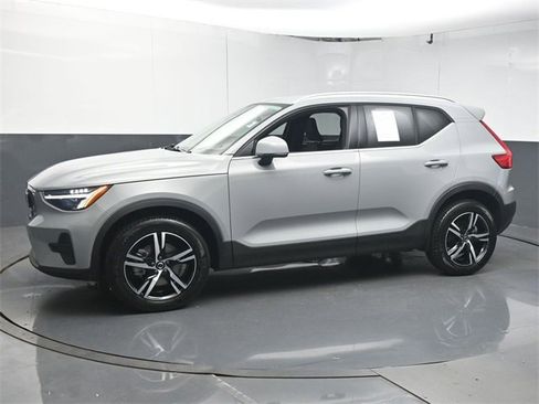 Used 2025 Volvo XC40 B5 Core image 4