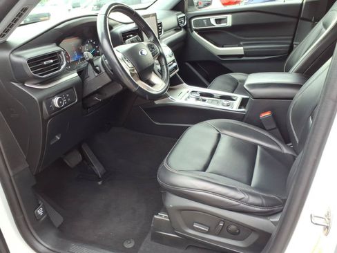 Used 2021 Ford Explorer XLT w/ Equipment Group 202A AWD/4WD image 11