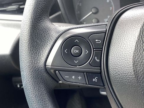 Used 2025 Toyota Corolla LE image 27