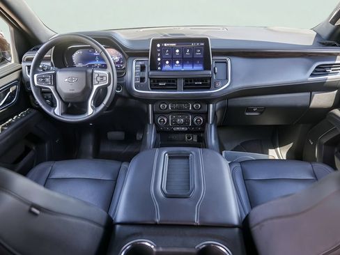 Used 2022 Chevrolet Tahoe Z71 w/ Luxury Package AWD/4WD image 29