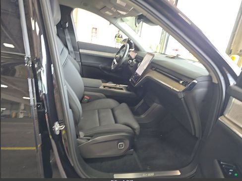Used 2025 Volvo EX90 Ultra AWD/4WD image 19