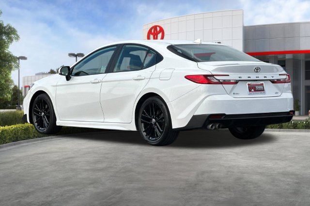 Used 2025 Toyota Camry SE FWD image 6