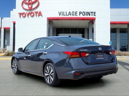 Used 2022 Nissan Altima 2.5 SV image 3
