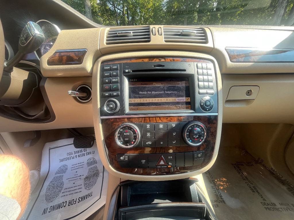 Used 2011 Mercedes-Benz R 350 4MATIC image 25
