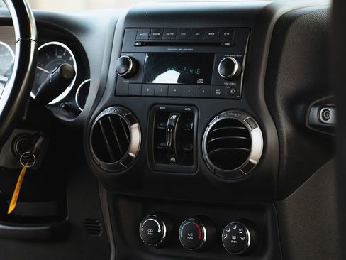 Used 2018 Jeep Wrangler Unlimited Sport S image 43