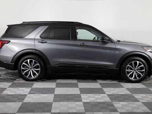Used 2025 Ford Explorer ST-Line w/ Premium Package RWD image 9