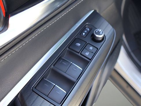 Certified 2022 Toyota Venza XLE AWD/4WD image 10