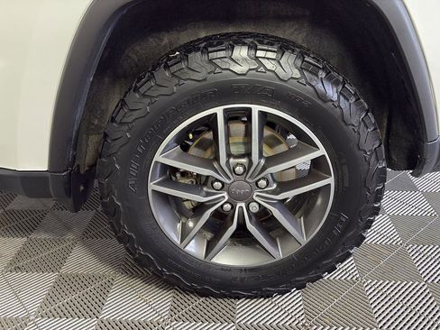 Used 2019 Jeep Grand Cherokee Limited w/ Luxury Group II image 15