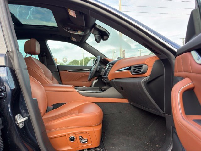 Used 2023 Maserati Levante GT AWD/4WD image 9