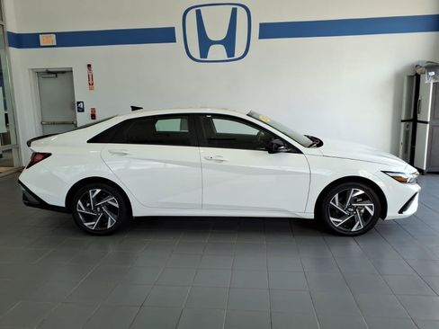 Certified 2025 Hyundai Elantra SEL FWD image 4
