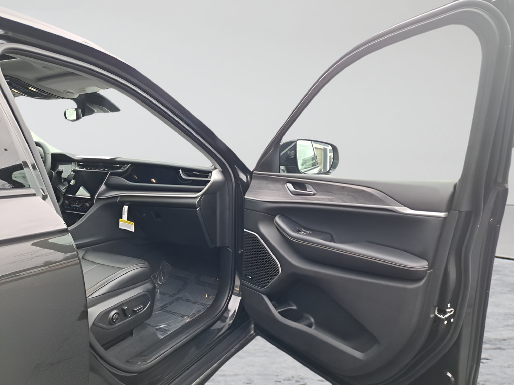 New 2023 Jeep Grand Cherokee 4WD 4xe image 15