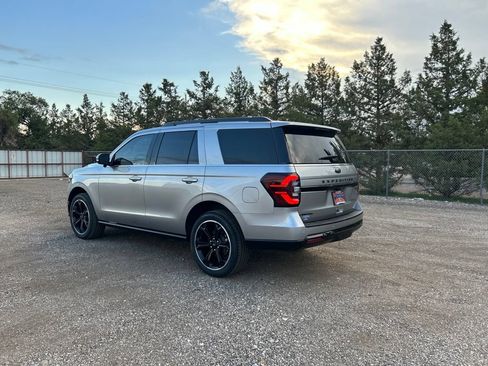 Used 2023 Ford Expedition Limited AWD/4WD image 4