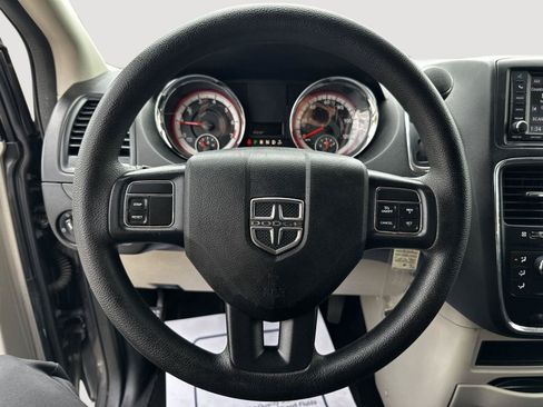 Used 2019 Dodge Grand Caravan SE FWD image 10