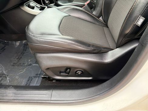 Used 2020 Jeep Compass Latitude w/ Popular Equipment Group image 19