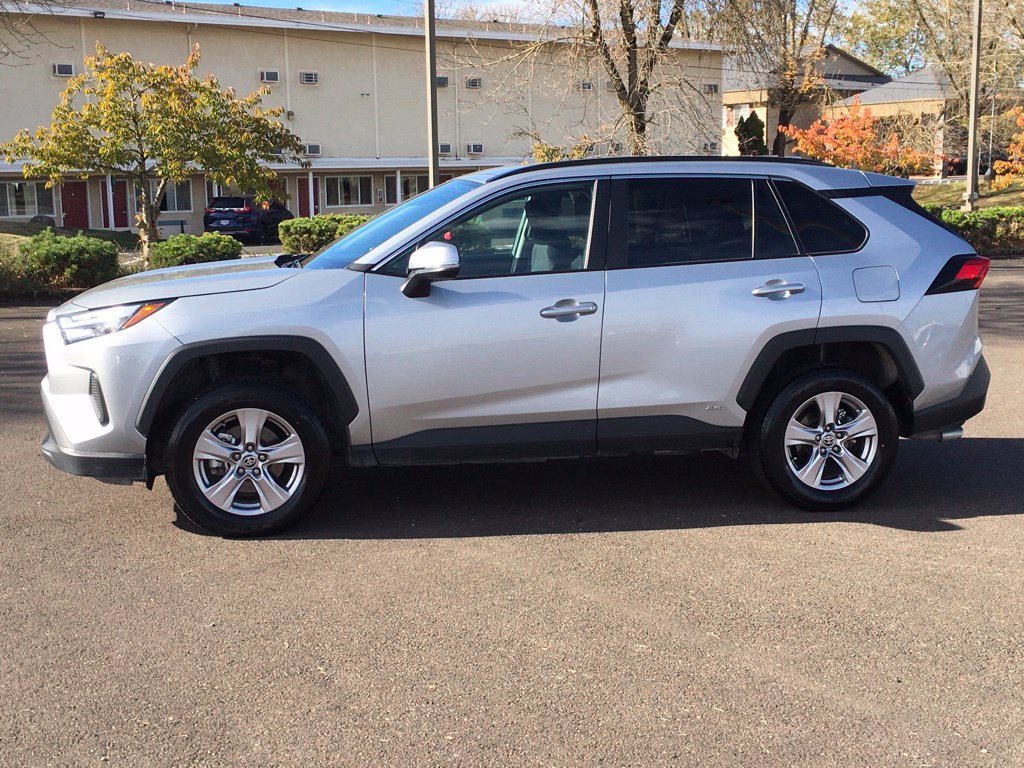 Used 2025 Toyota RAV4 XLE AWD/4WD image 3