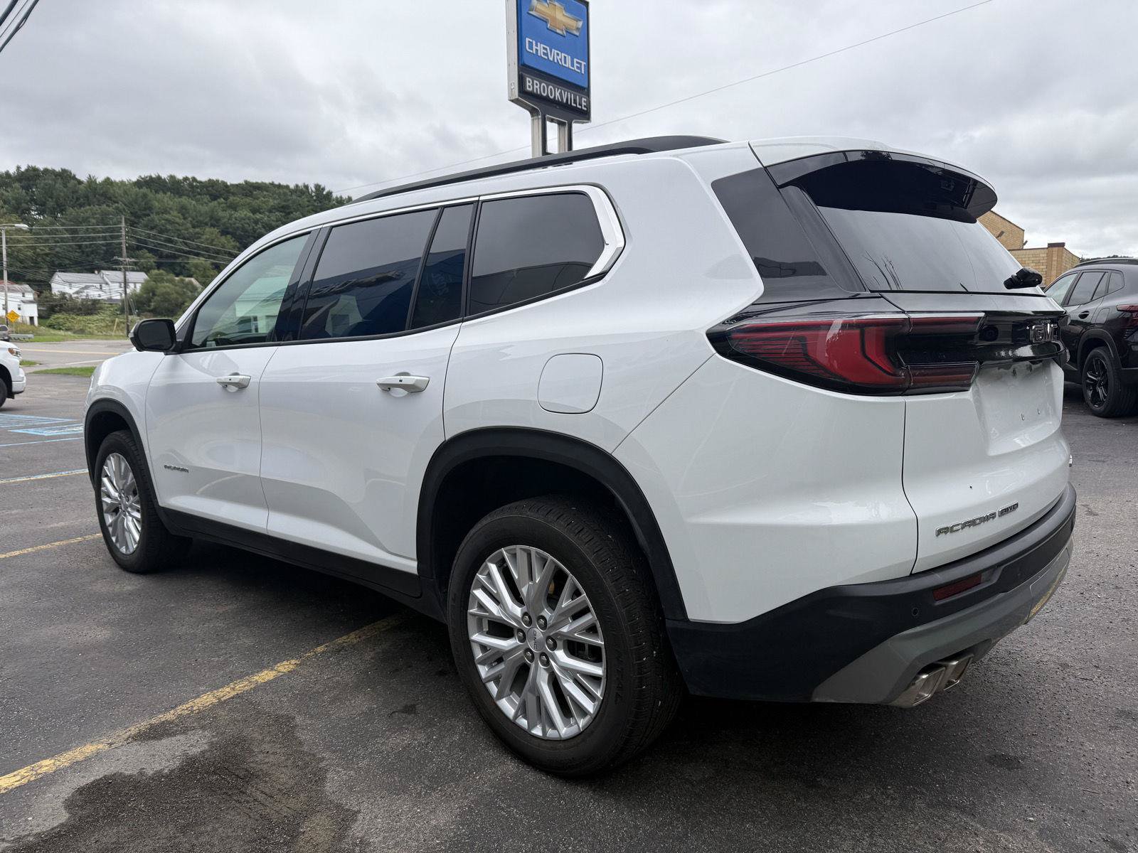 Used 2026 GMC Acadia Elevation w/ Elevation Premium Package AWD/4WD image 4
