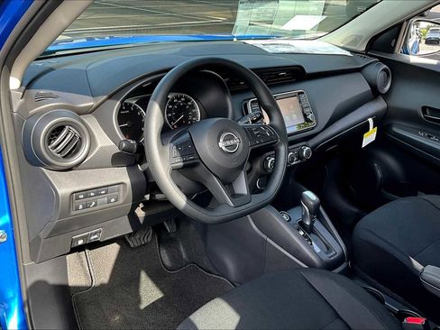 Used 2025 Nissan Kicks Play S image 8
