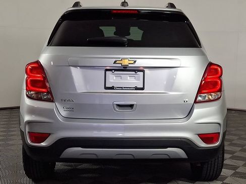 Used 2019 Chevrolet Trax LT w/ LT Convenience Package FWD image 8
