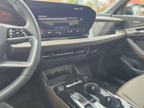 Used 2025 Audi Q6 e-tron Prestige w/ 20" Wheel Package image 27