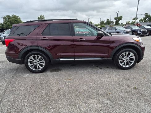 Used 2022 Ford Explorer XLT w/ Equipment Group 202A RWD image 4