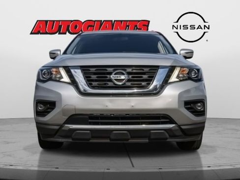 Used 2017 Nissan Pathfinder S image 2