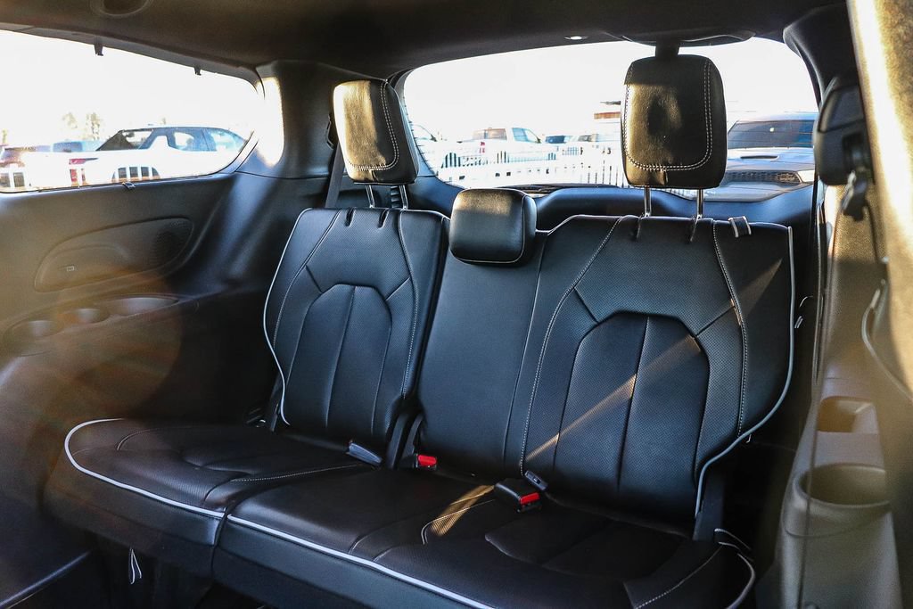 Used 2025 Chrysler Pacifica Limited FWD image 23