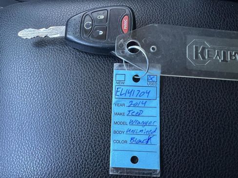 Used 2014 Jeep Wrangler Unlimited Rubicon w/ Connectivity Group image 31