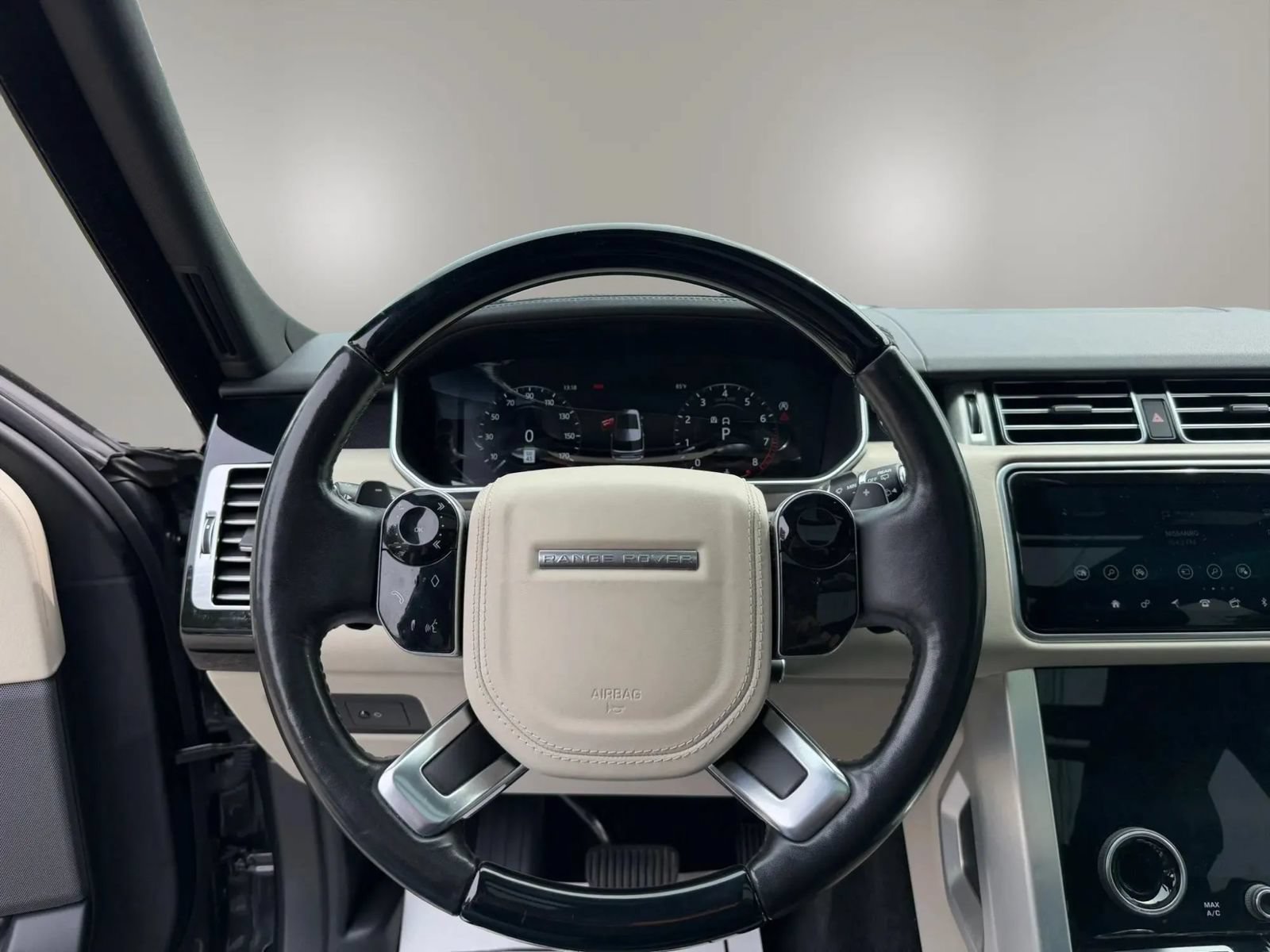 Used 2019 Land Rover Range Rover Supercharged AWD/4WD image 17