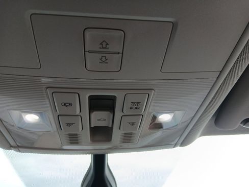 Used 2022 Volkswagen Atlas SE w/ Panoramic Sunroof Package FWD image 17
