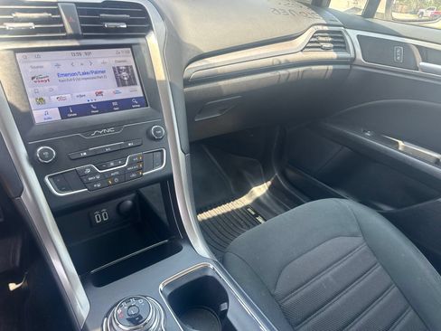 Used 2020 Ford Fusion SE FWD image 16