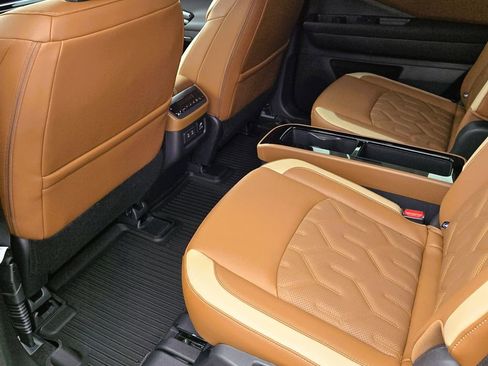 New 2026 Nissan Pathfinder Platinum FWD image 11