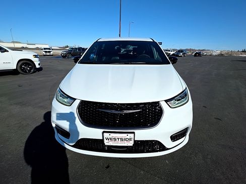 New 2026 Chrysler Pacifica Select image 2