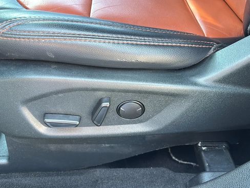 Used 2019 Ford Explorer XLT w/ Equipment Group 202A FWD image 14