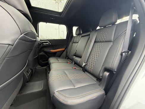 Used 2025 Mitsubishi Outlander SEL image 25