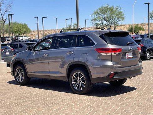 Certified 2019 Toyota Highlander XLE FWD image 4