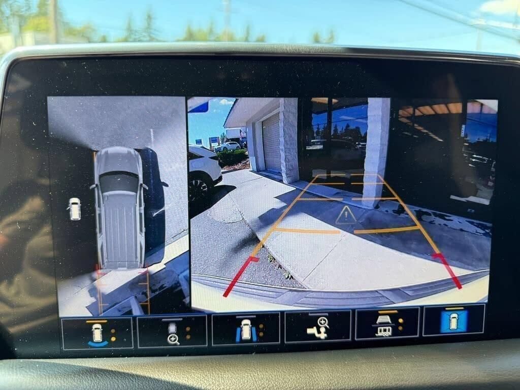 Used 2021 Chevrolet Tahoe Z71 w/ Luxury Package AWD/4WD image 30