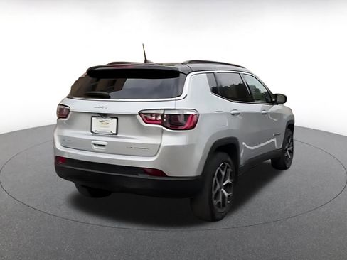 Used 2025 Jeep Compass Limited image 15