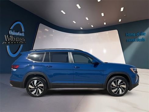 Certified 2025 Volkswagen Atlas SE image 6