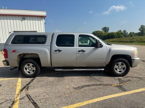 Used 2007 Chevrolet Silverado 1500 LT w/ 1LT Convenience Package AWD/4WD image 4