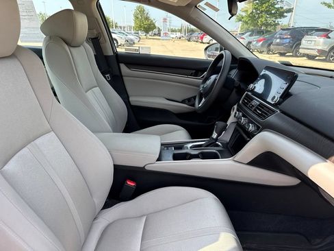Used 2018 Honda Accord EX image 17