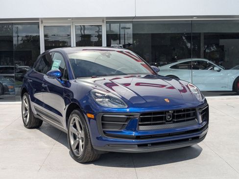 Certified 2025 Porsche Macan image 7