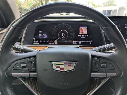 Used 2021 Cadillac Escalade Premium Luxury AWD/4WD image 45