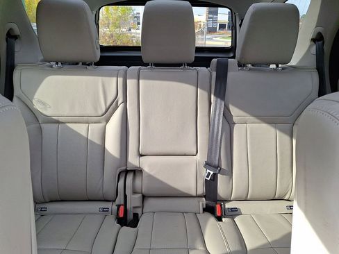 Used 2020 Land Rover Discovery Landmark image 13