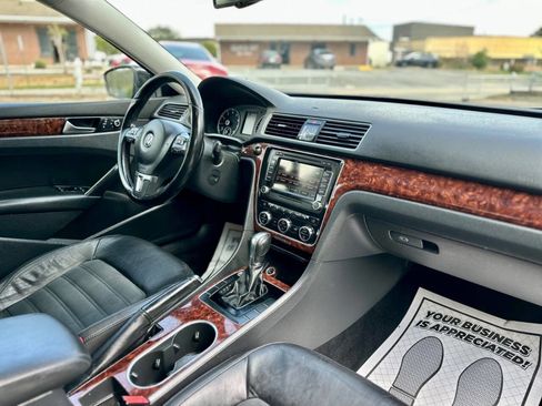 Used 2013 Volkswagen Passat 2.5 SEL Premium image 20