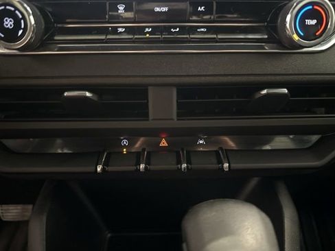 Used 2023 Chevrolet Colorado W/T RWD image 23