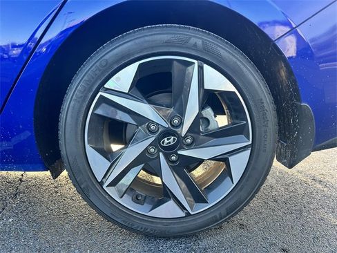 Used 2023 Hyundai Elantra Limited image 7